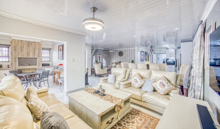 4 Bedroom Property for Sale in Beacon Bay Eastern Cape